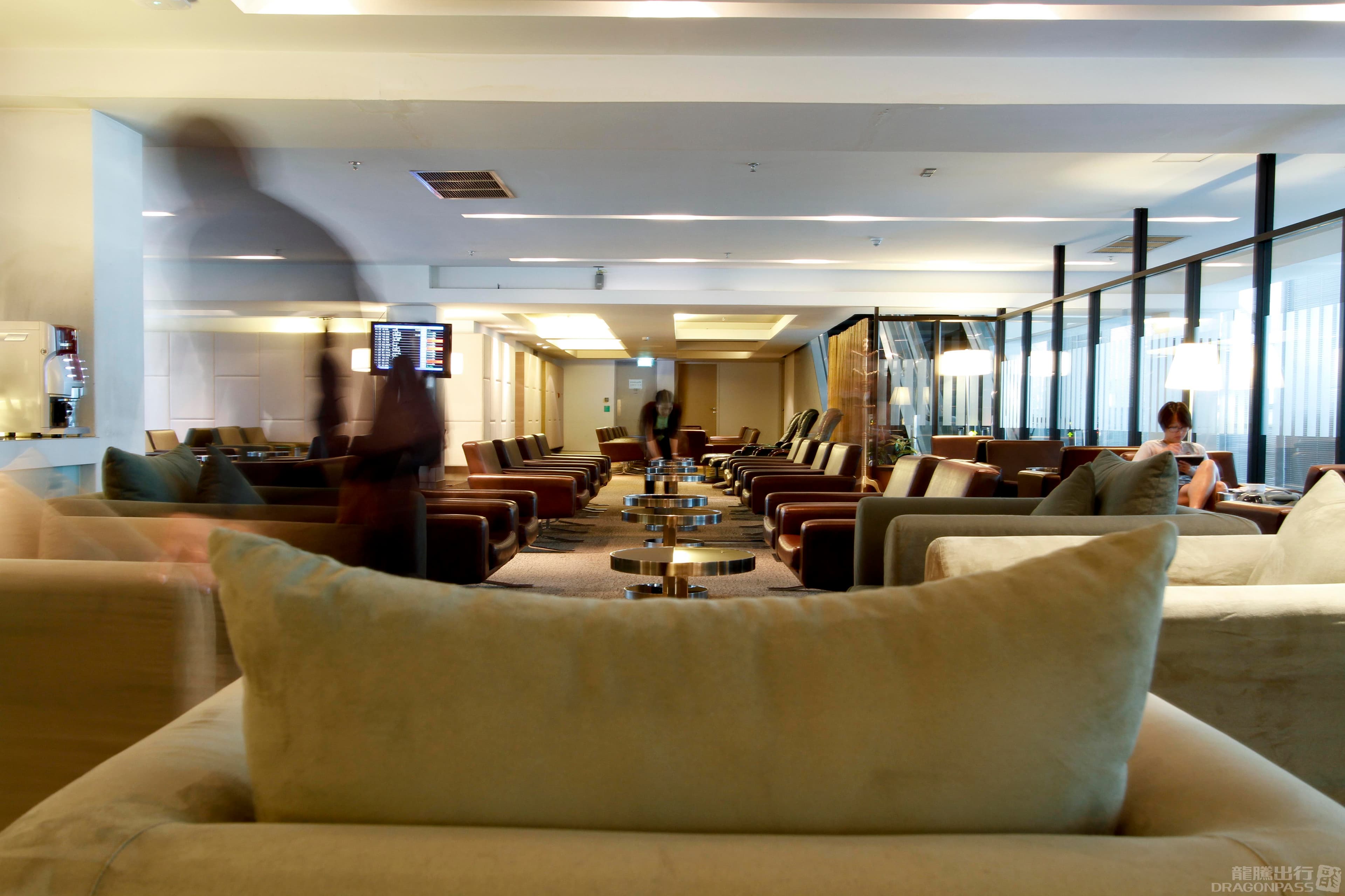 Miracle First Class Lounge - 2