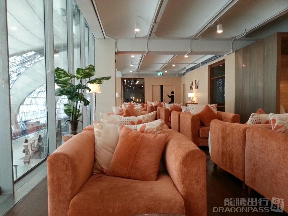 Miracle First Class Lounge - 4
