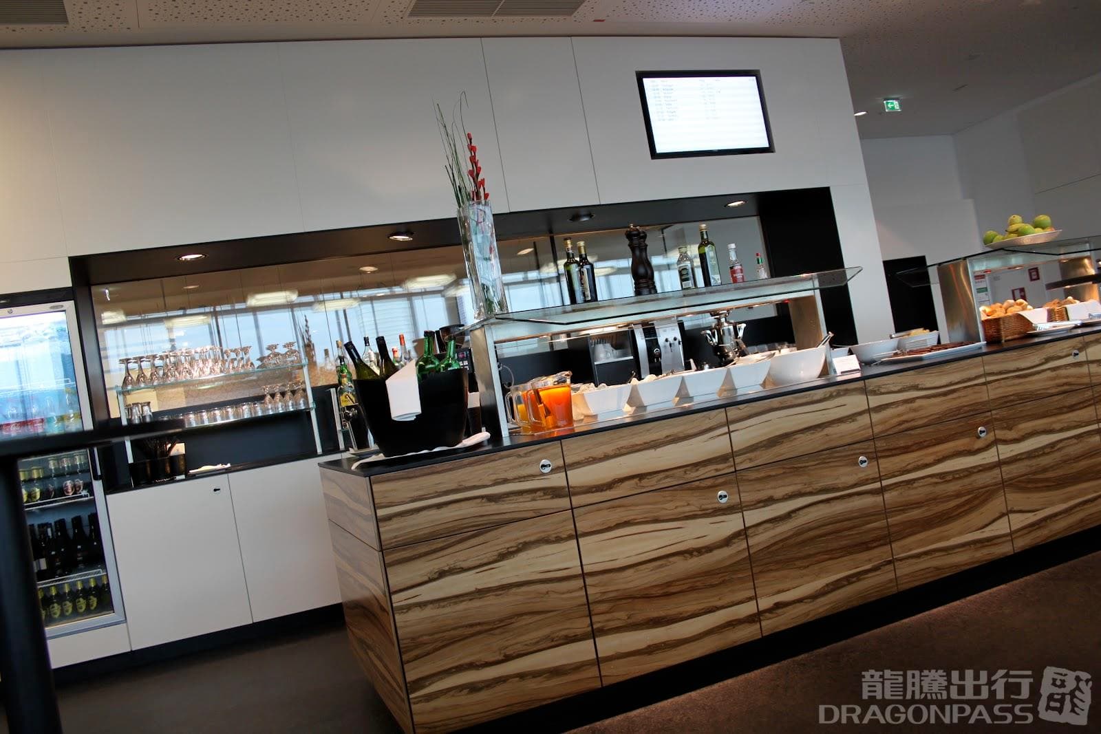 UpperDeck Lounge - 2