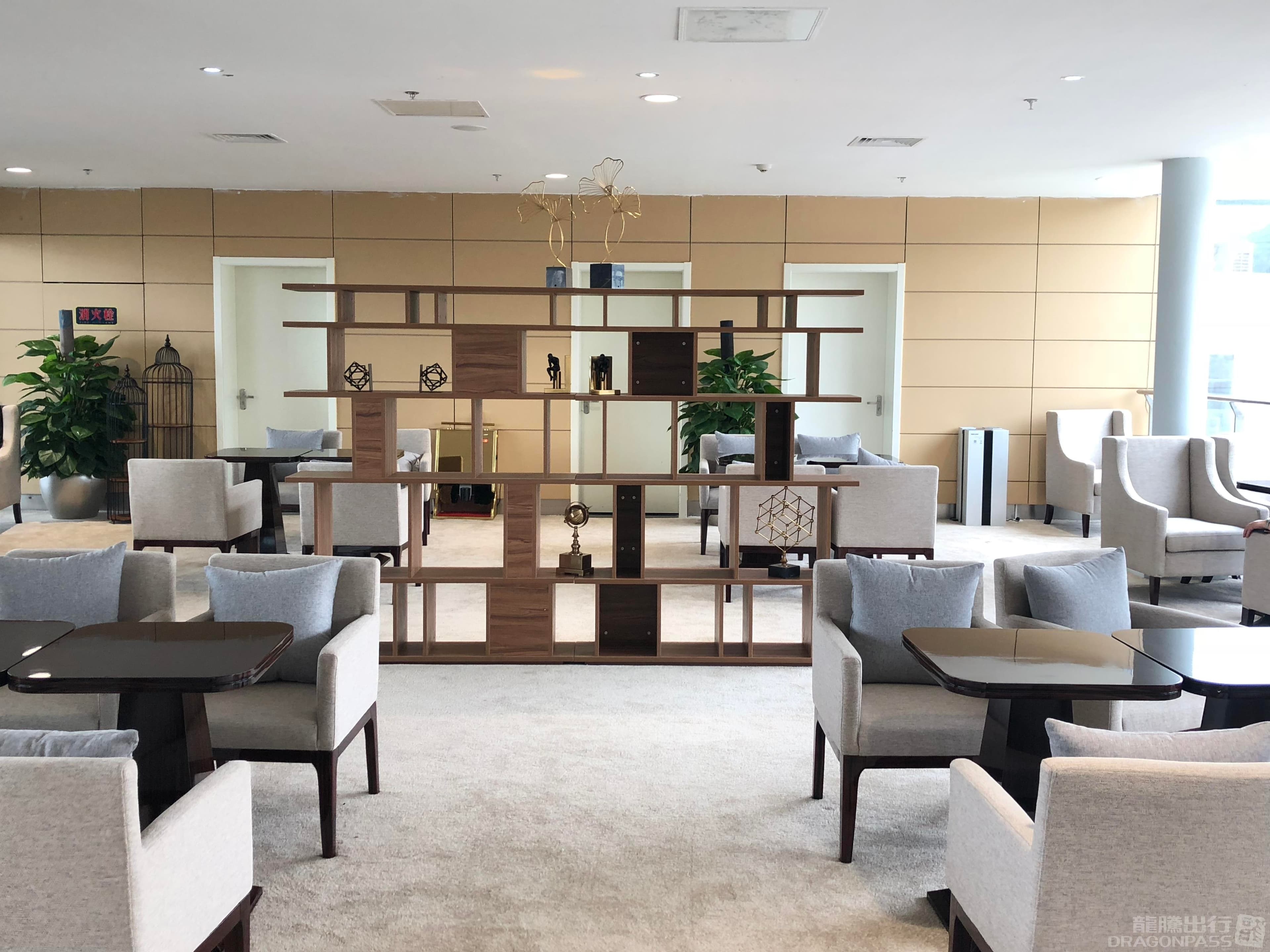 First Class Lounge - 4