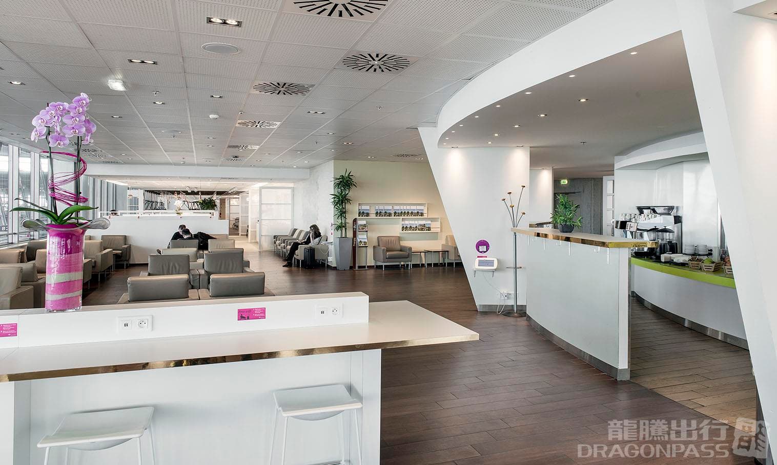 The Infinity Lounge - 3