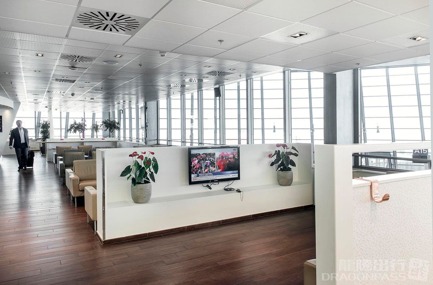 The Infinity Lounge - 4