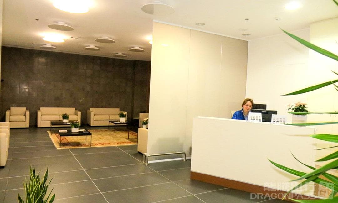 VIP Lounge and Fast Track - 1