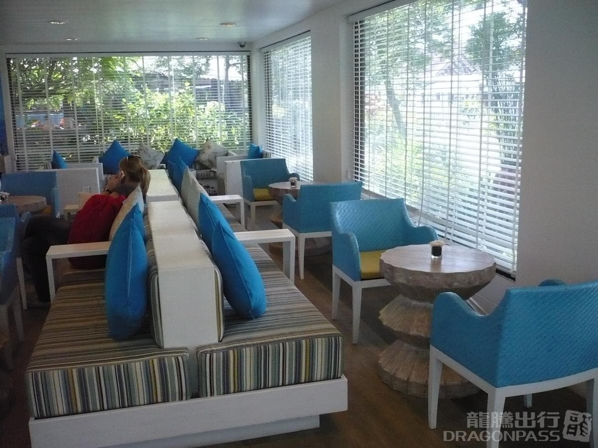 Blue Ribbon Club Lounge - 1
