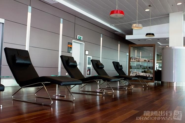 Converse Bank Business Lounge - 1