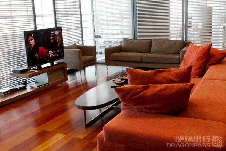 Converse Bank Business Lounge - 3