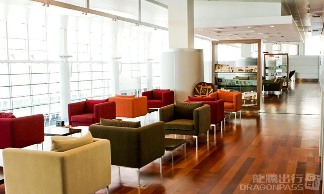 Converse Bank Business Lounge - 4