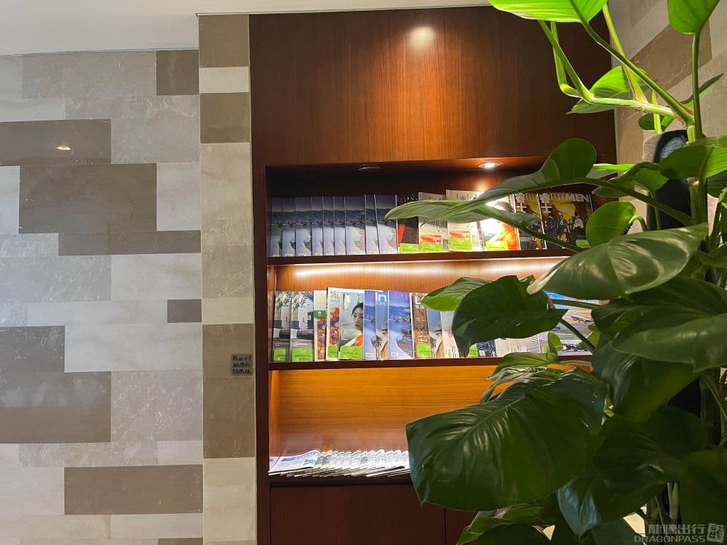 Reception Area Gate 6 - 2