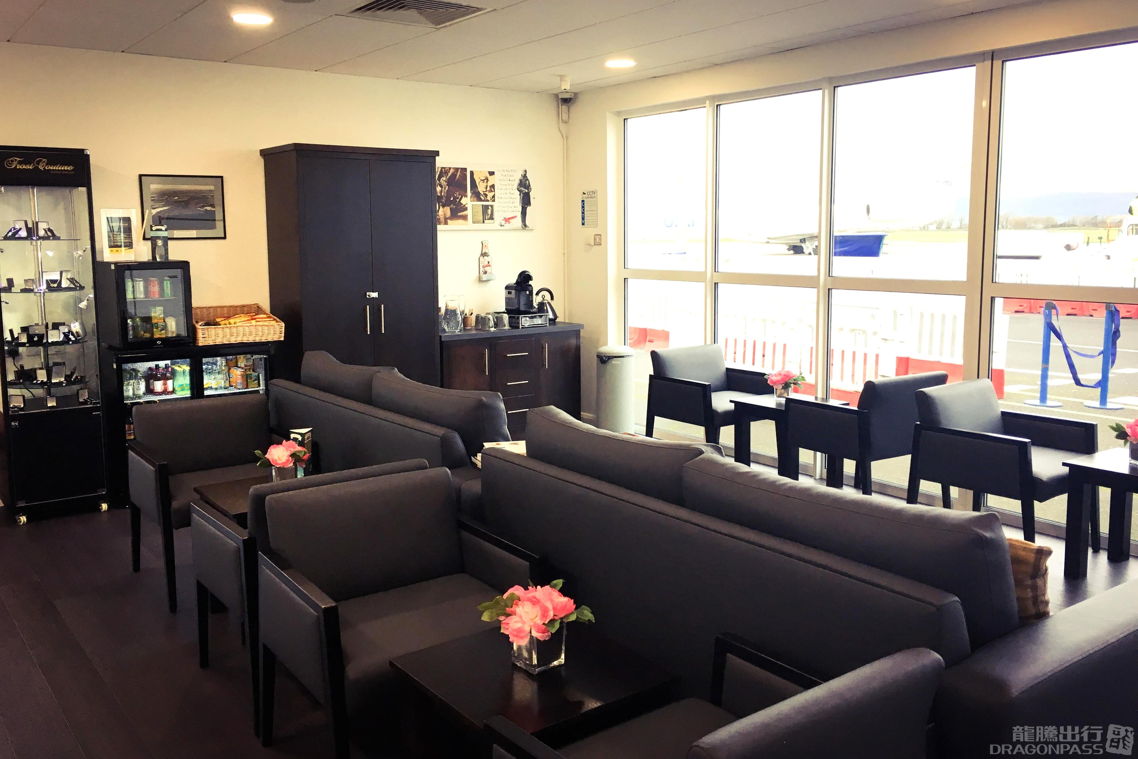 Amelia Earhart Lounge - 1