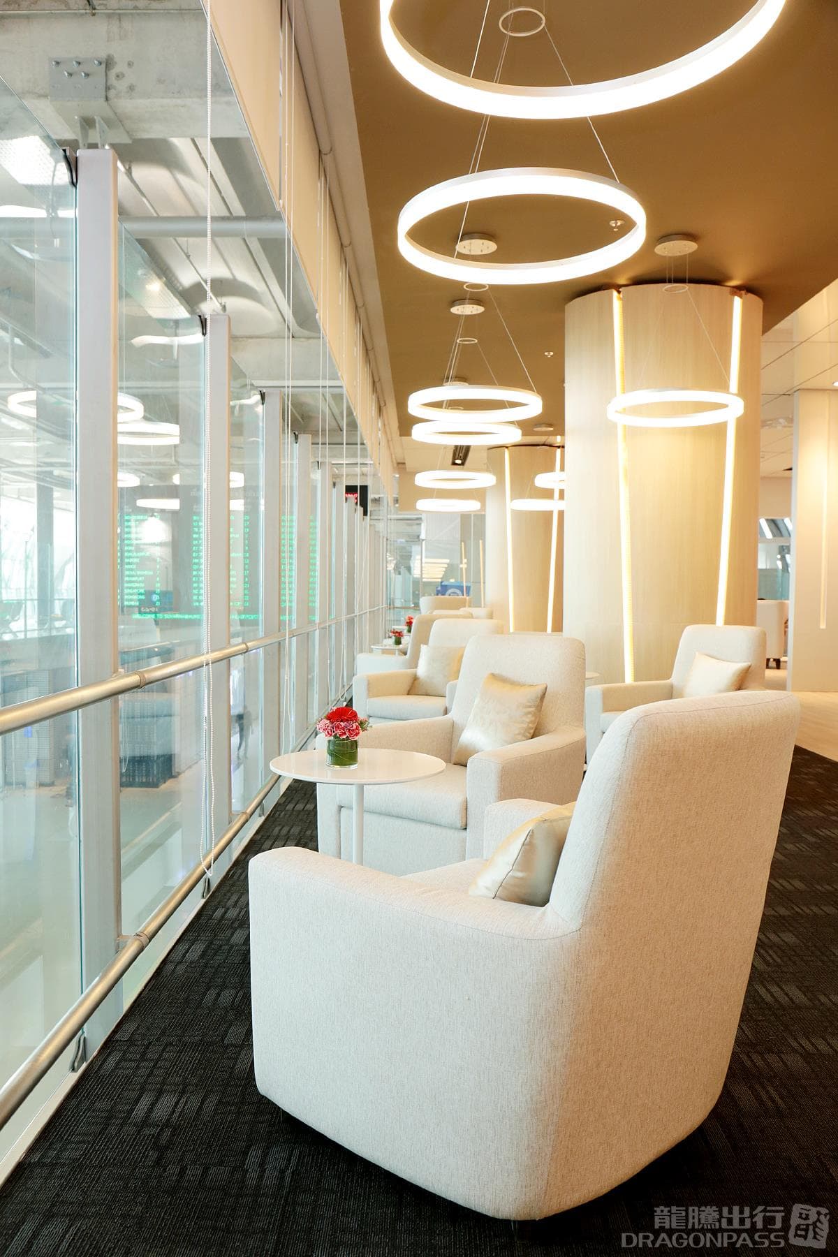 Miracle First Class Lounge - 2