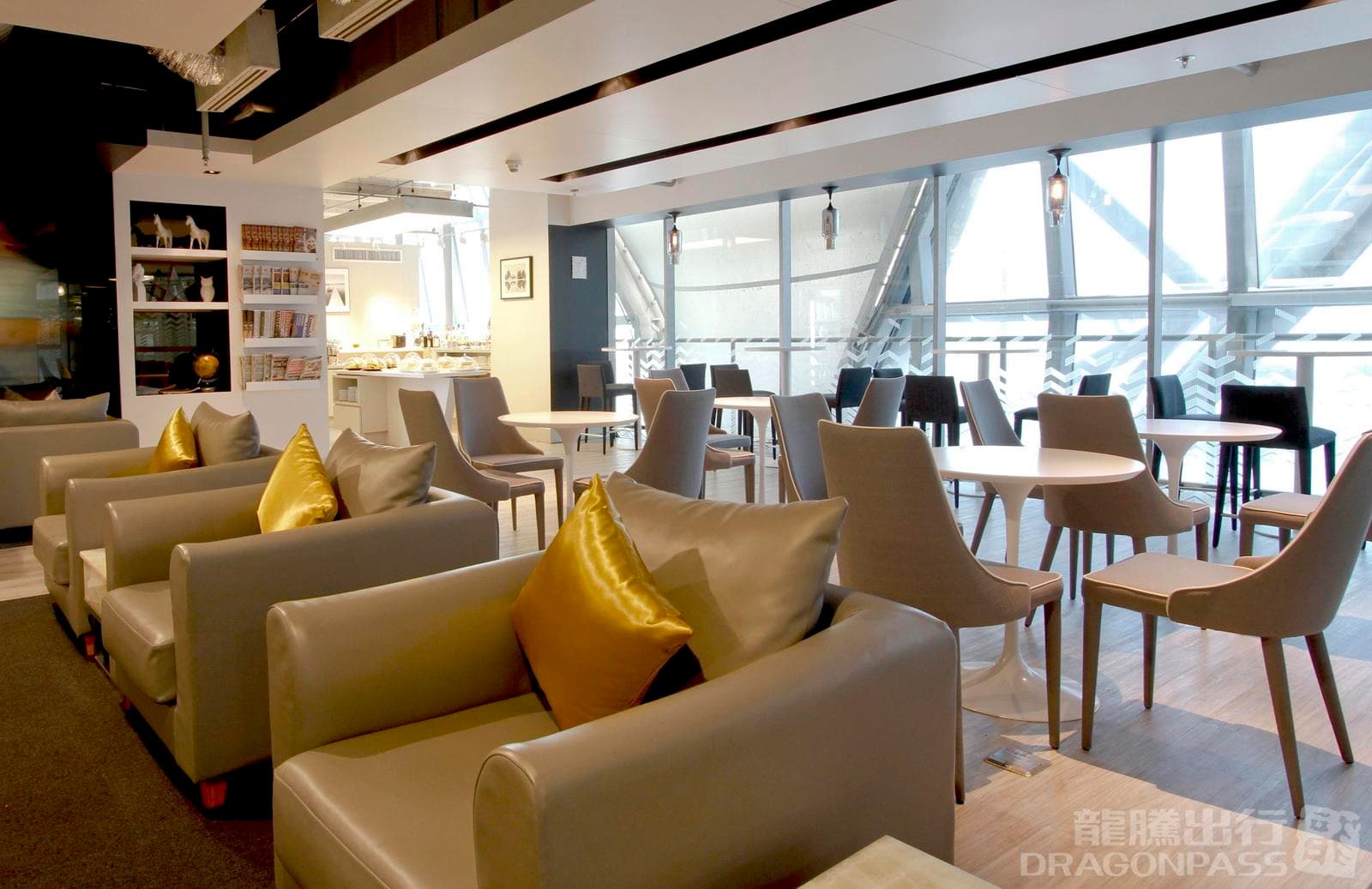 Miracle Business Class Lounge - 4
