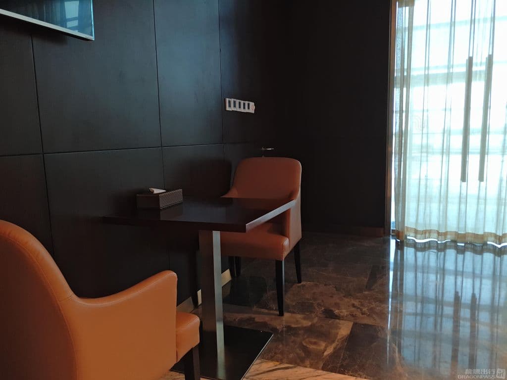 First Class Lounge No.6 - 3