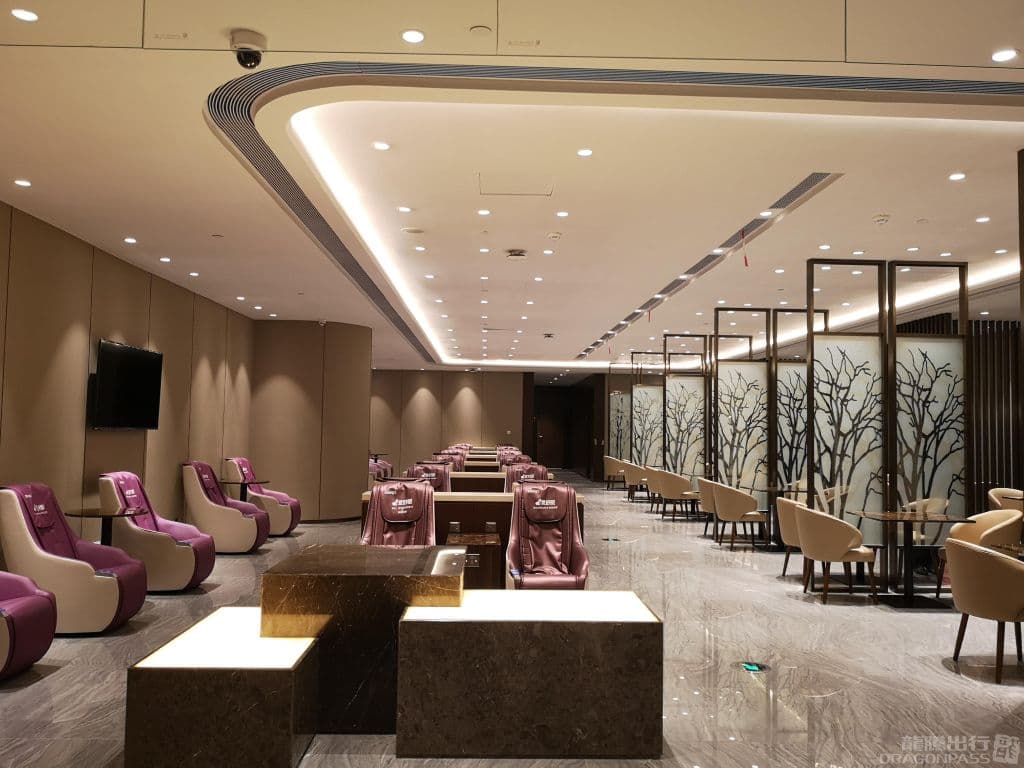 Easy-boarding Lounge - 2