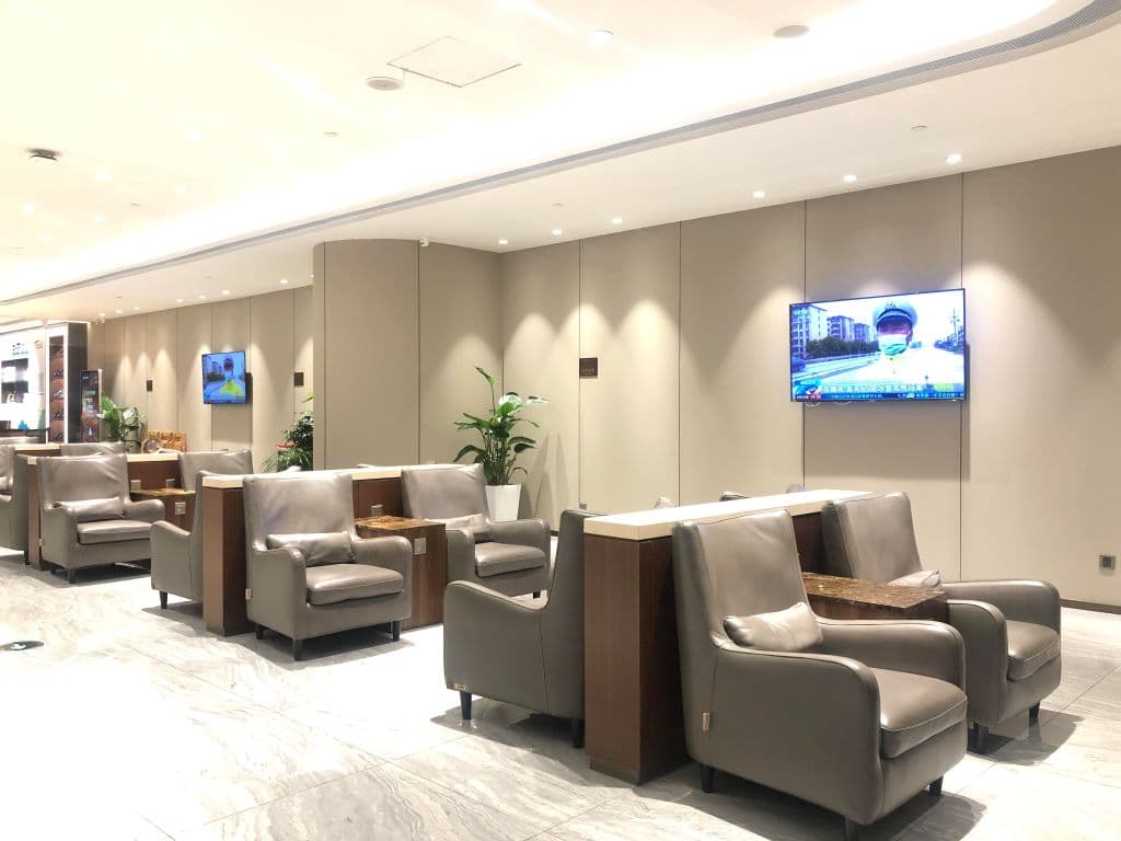 Easy-boarding Lounge - 4