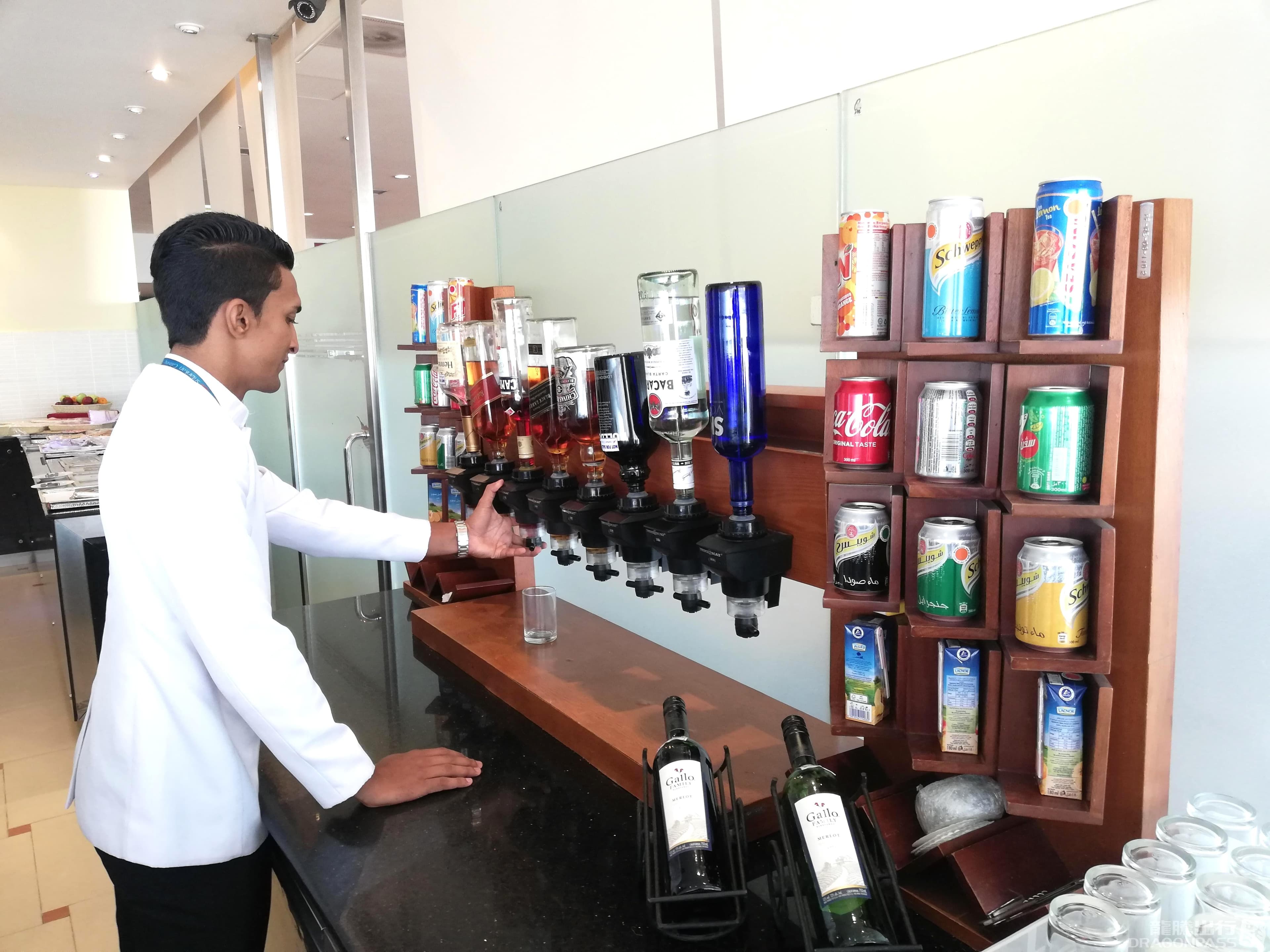Palm Strip Lounge - 1
