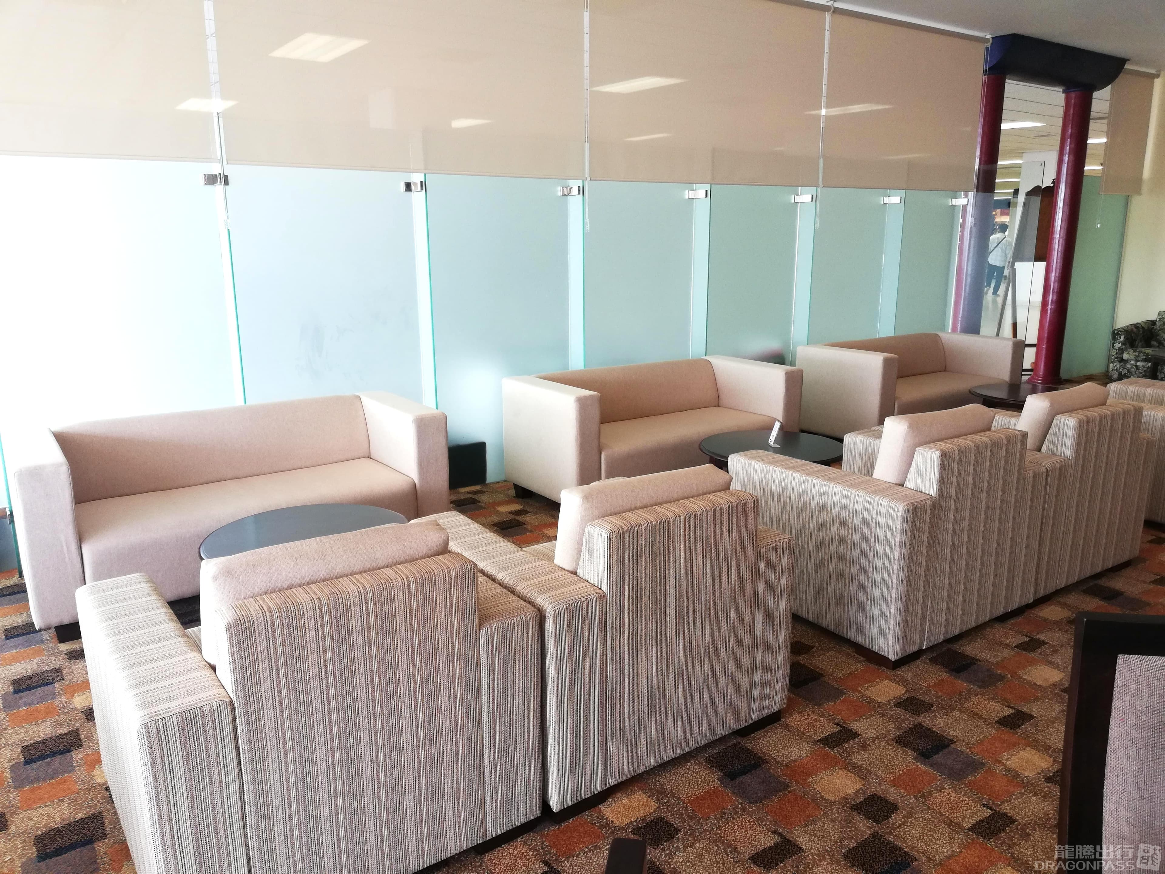 Palm Strip Lounge - 4