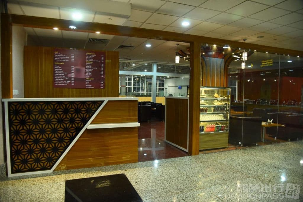 Premium Lounge - 4