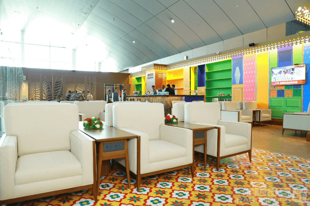 The Lounge (International) - 4