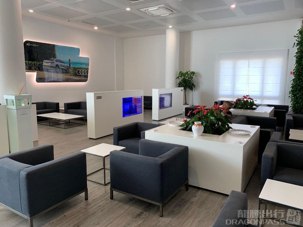 Club Lounge - 2