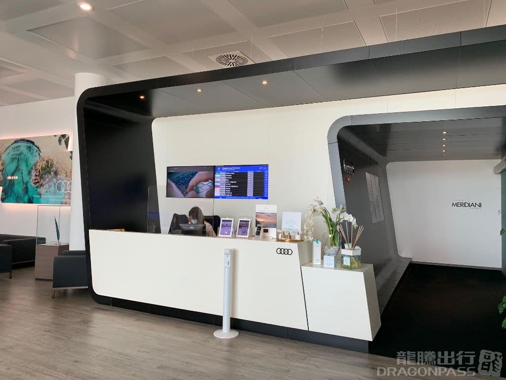 Club Lounge - 3