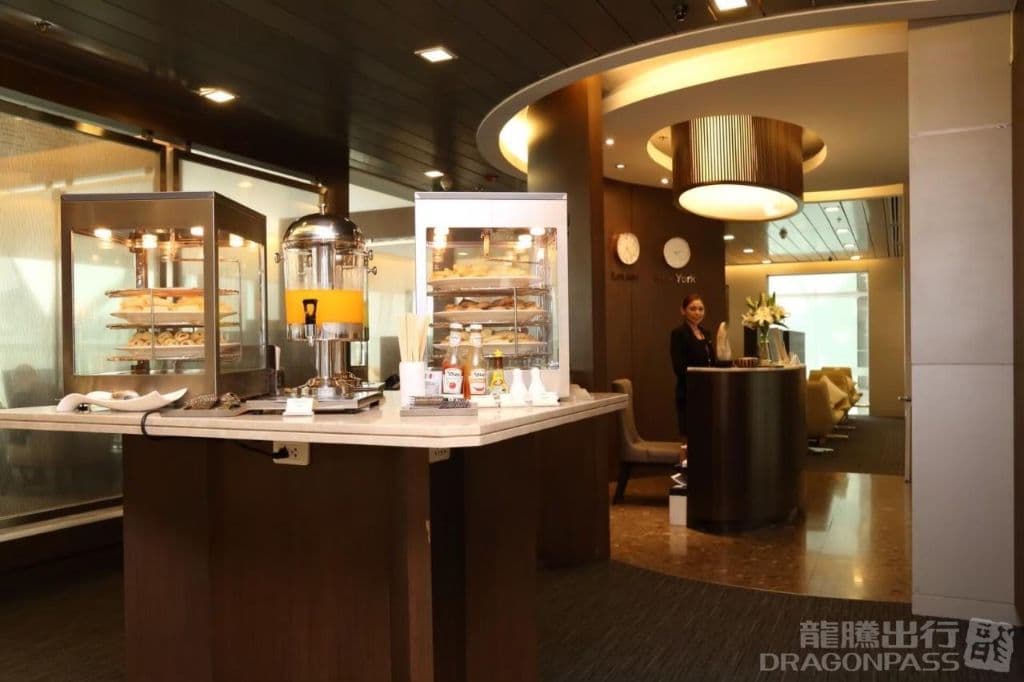 Miracle First Class Lounge - 2