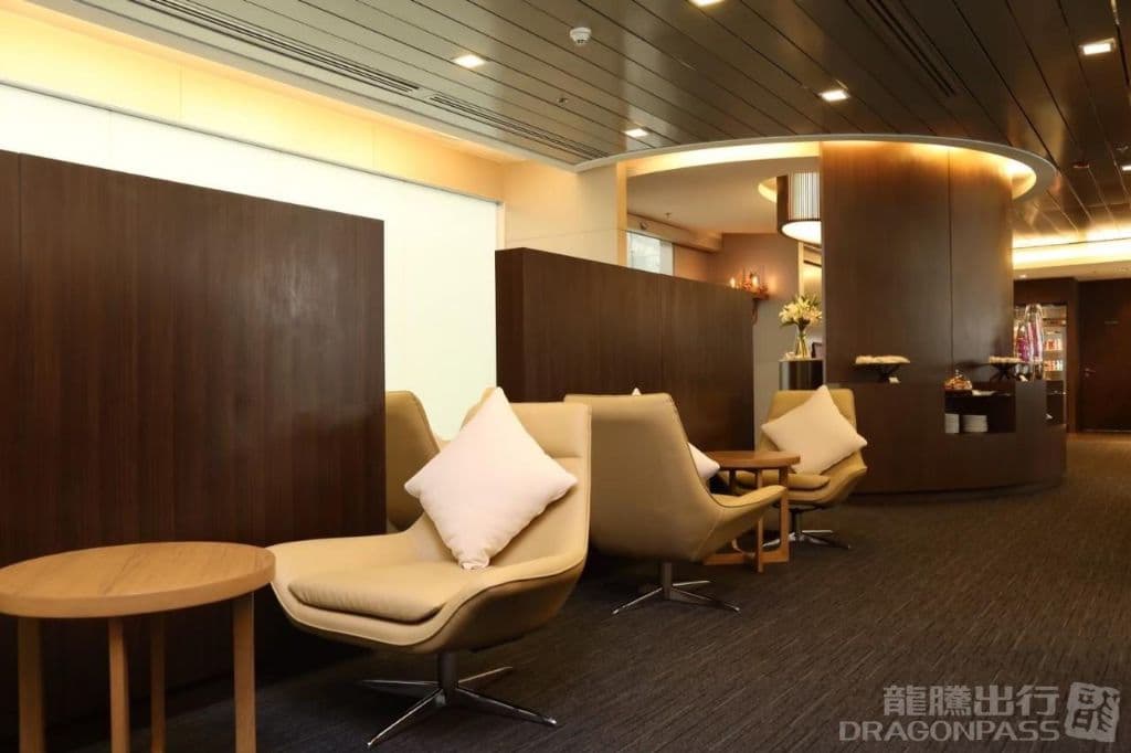 Miracle First Class Lounge - 3