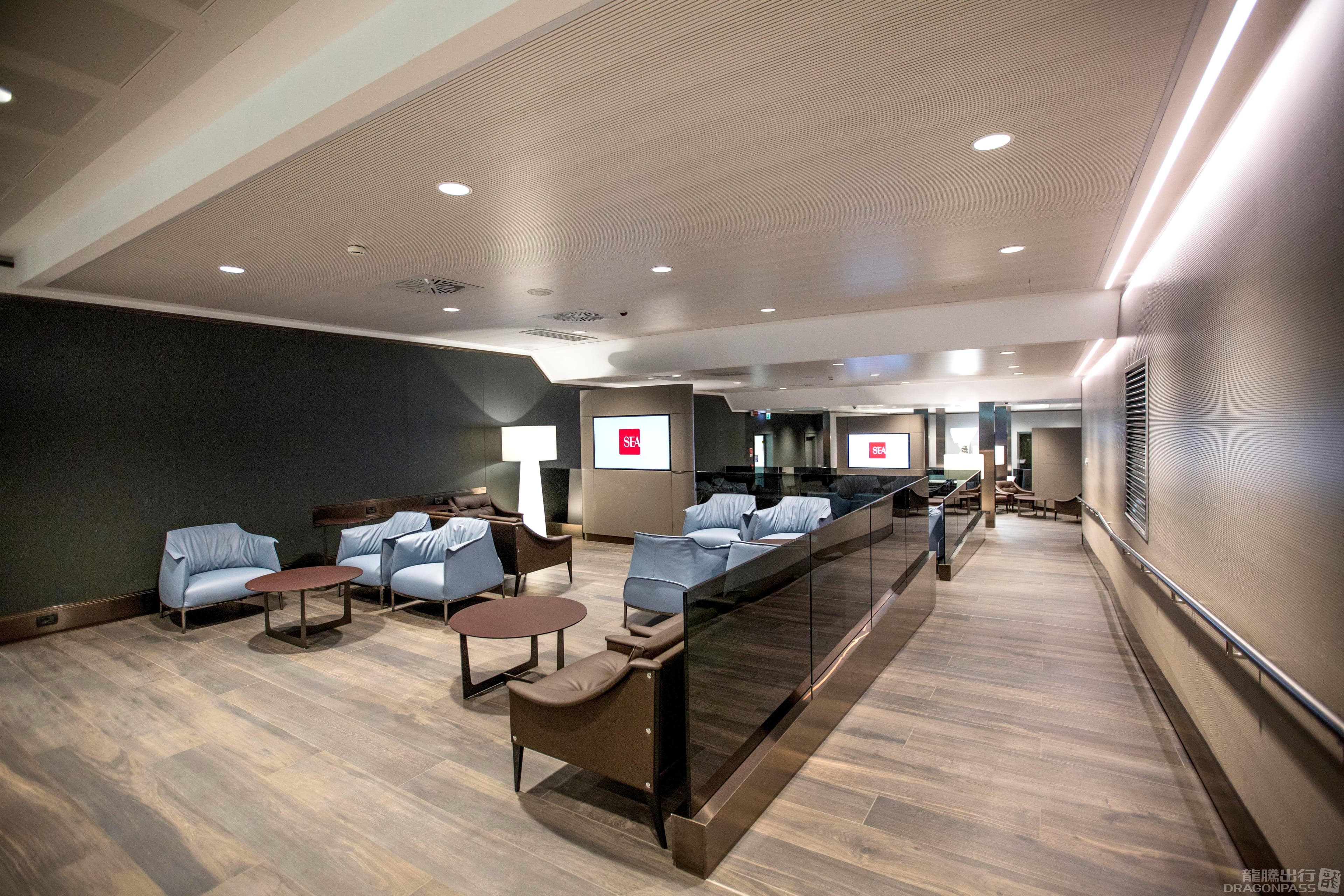 Leonardo Exclusive Lounge - 2