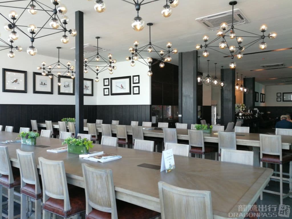 Coral Premium Lounge - 3