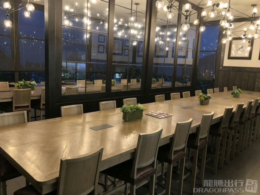 Coral Premium Lounge - 4