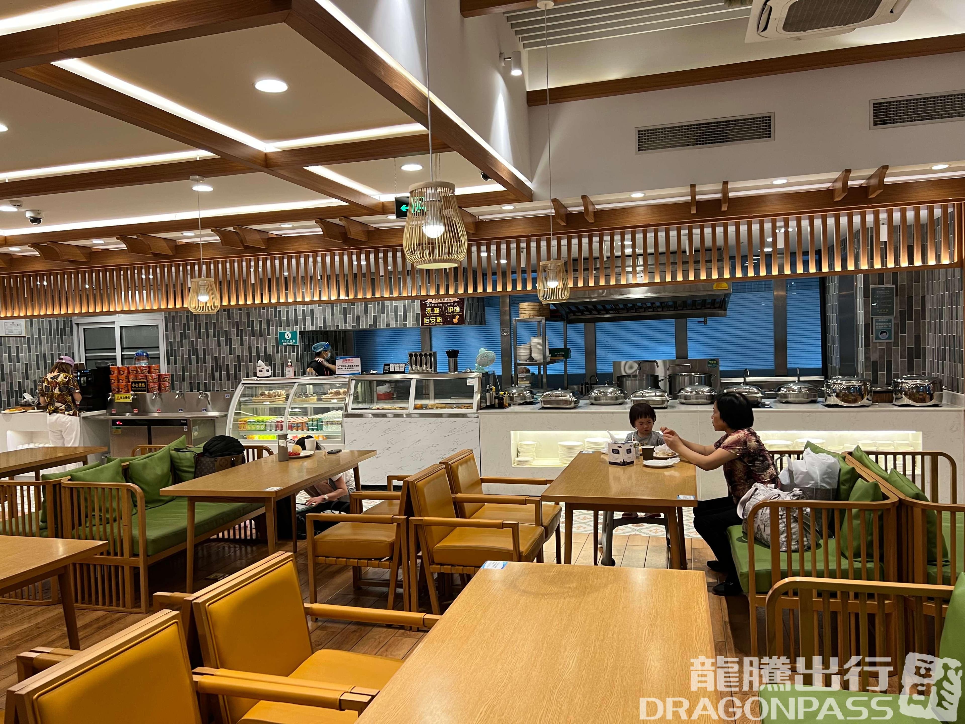 V2 First Class Lounge - 1