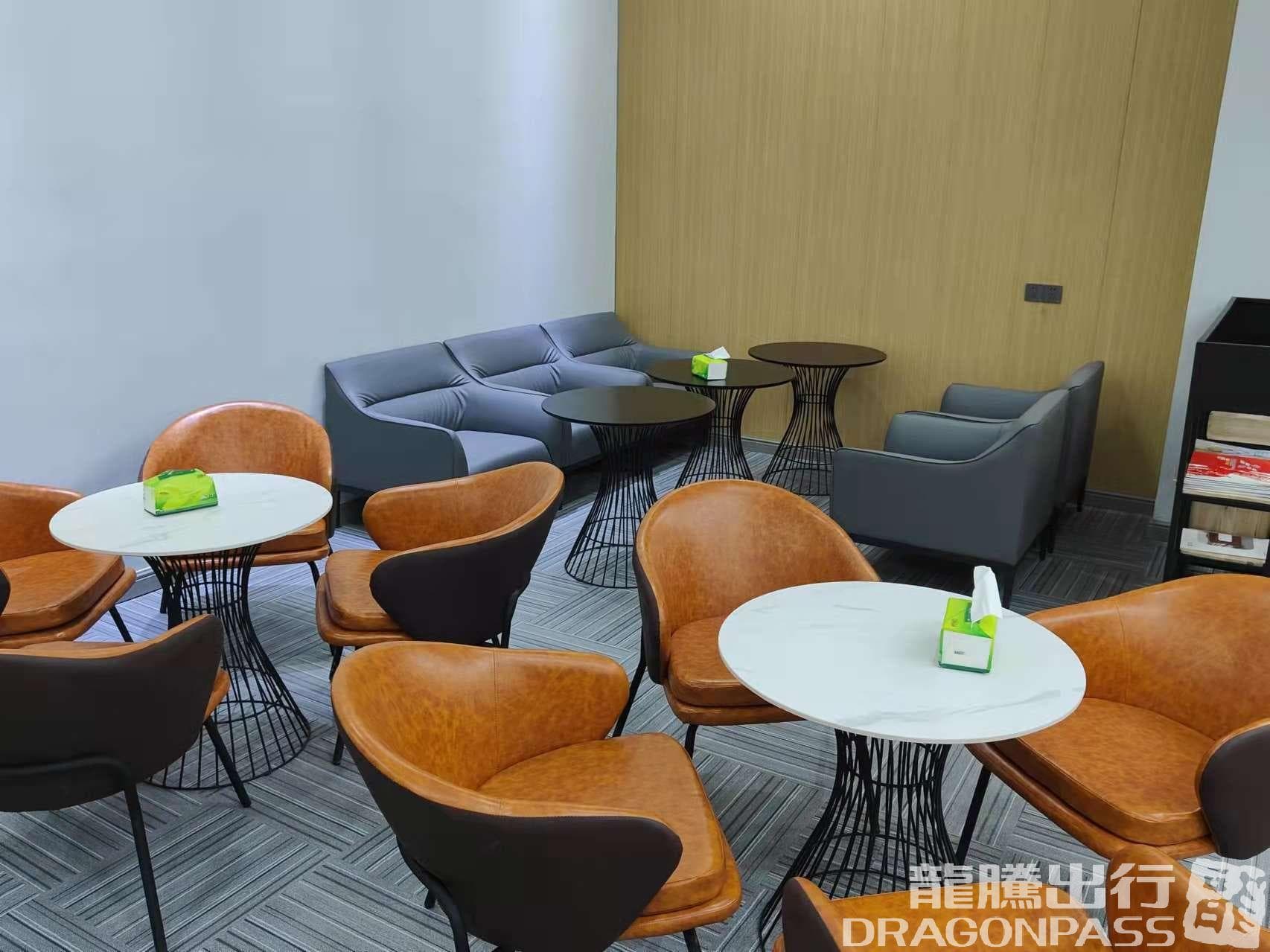 First Class Lounge - 4