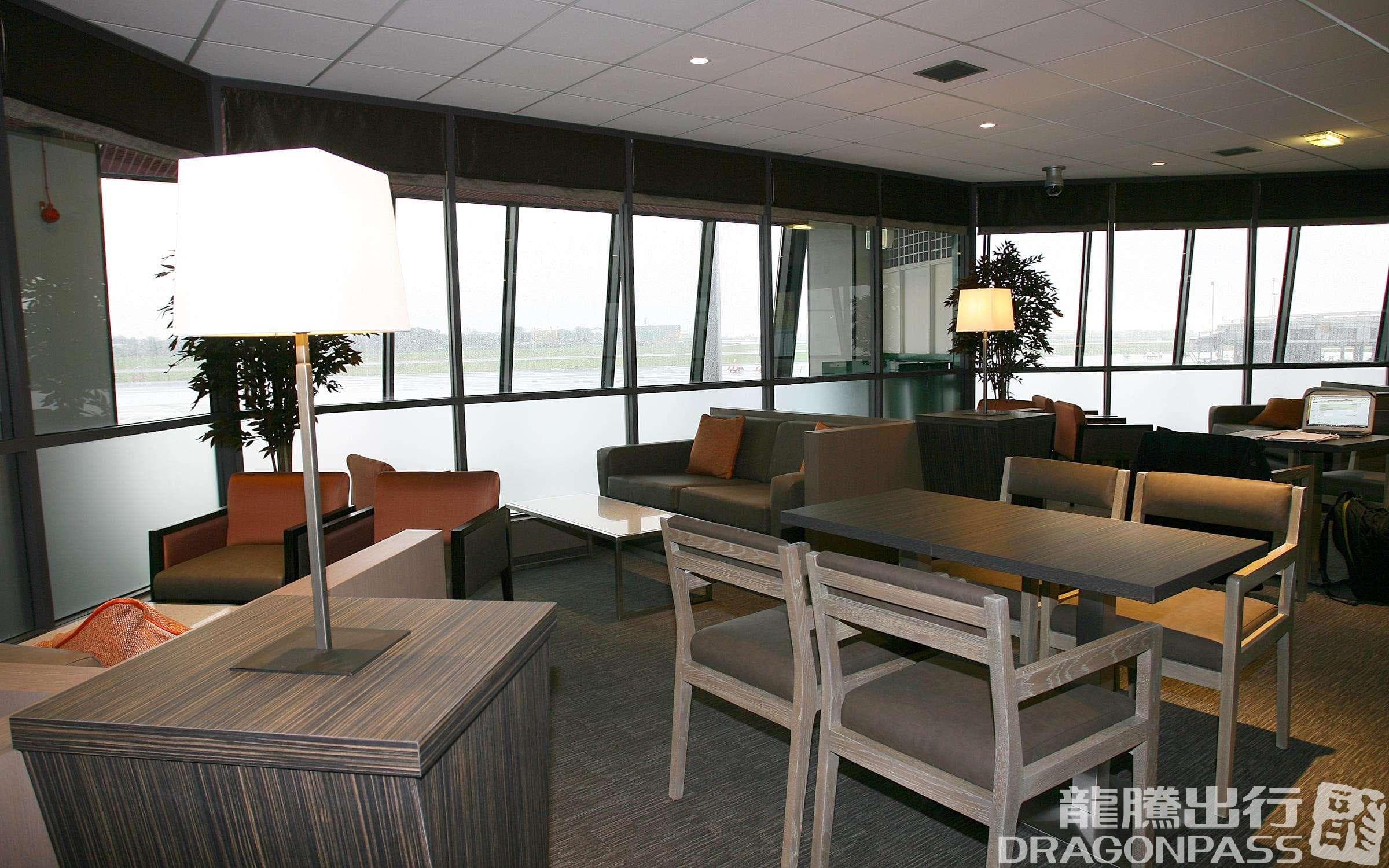 The Causeway Lounge - 1