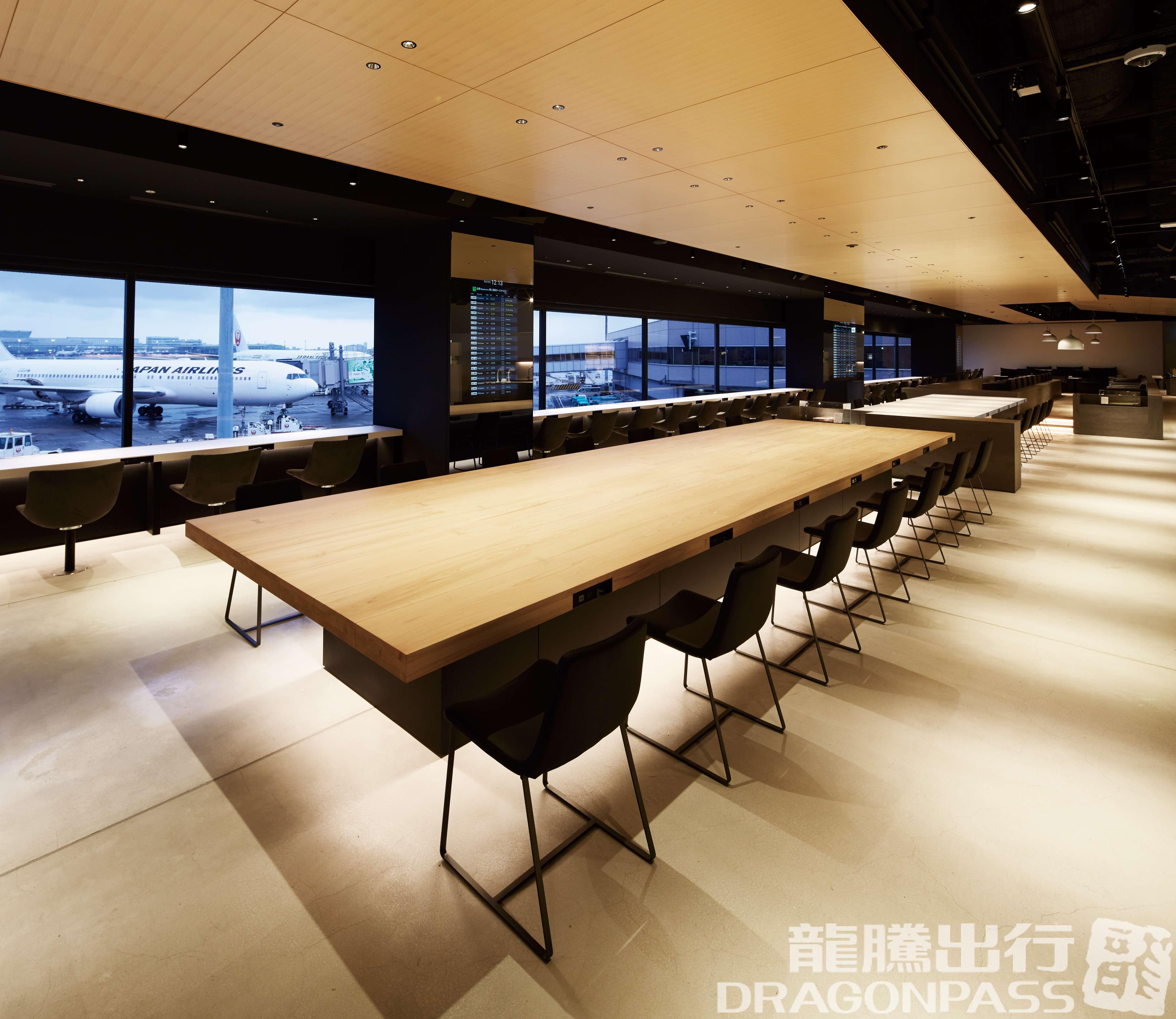 POWER LOUNGE NORTH (T1) - 2