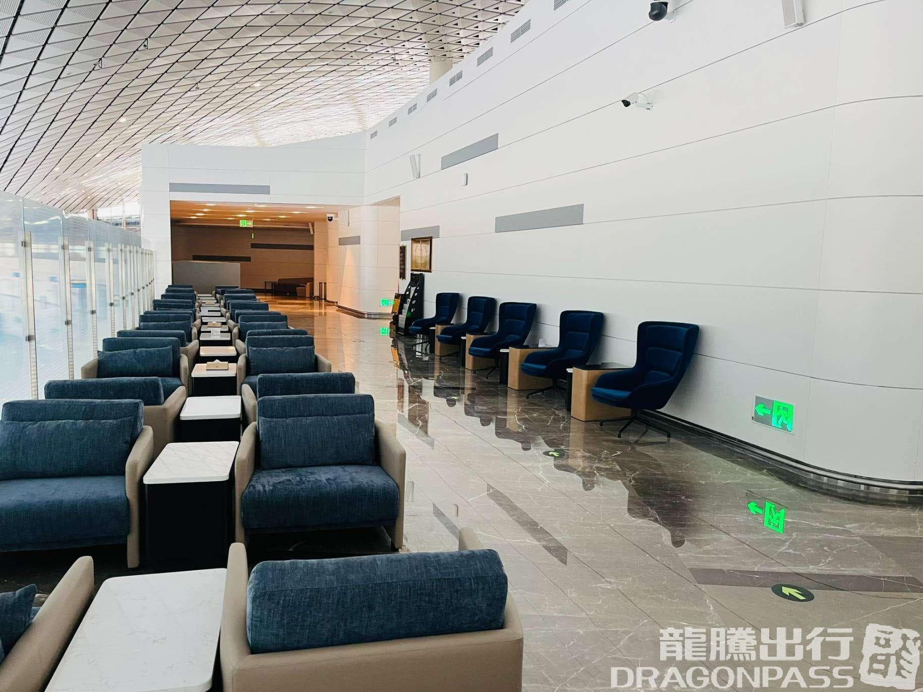 First Class Lounge - 4