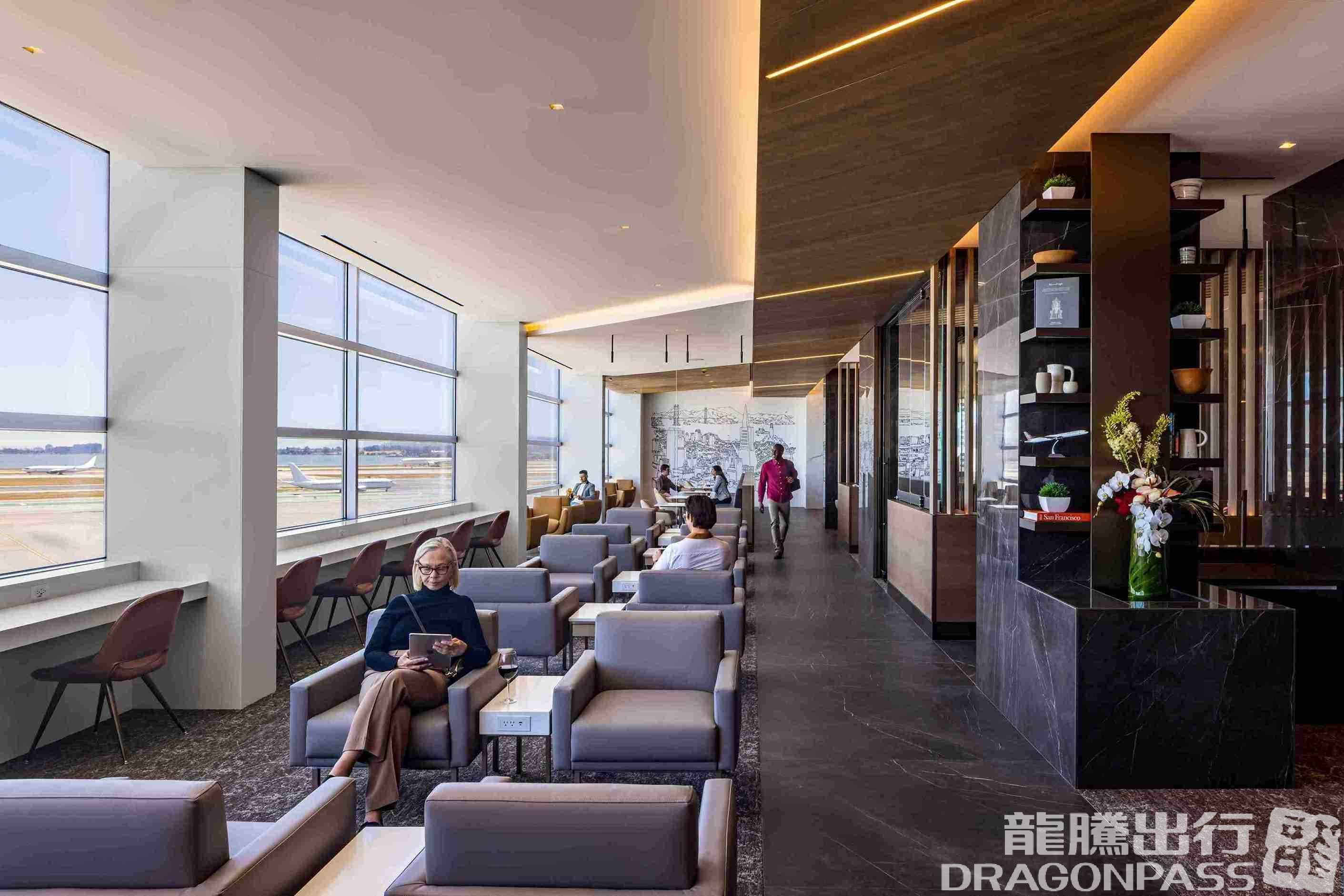 Maple Leaf Lounge - 1