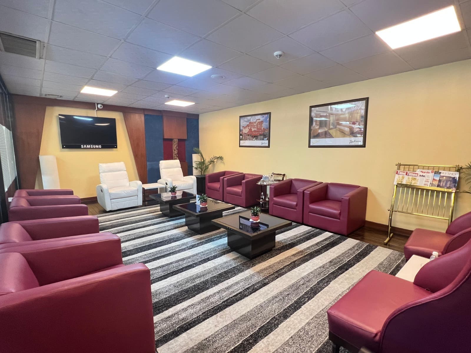Executive Lounge - 2