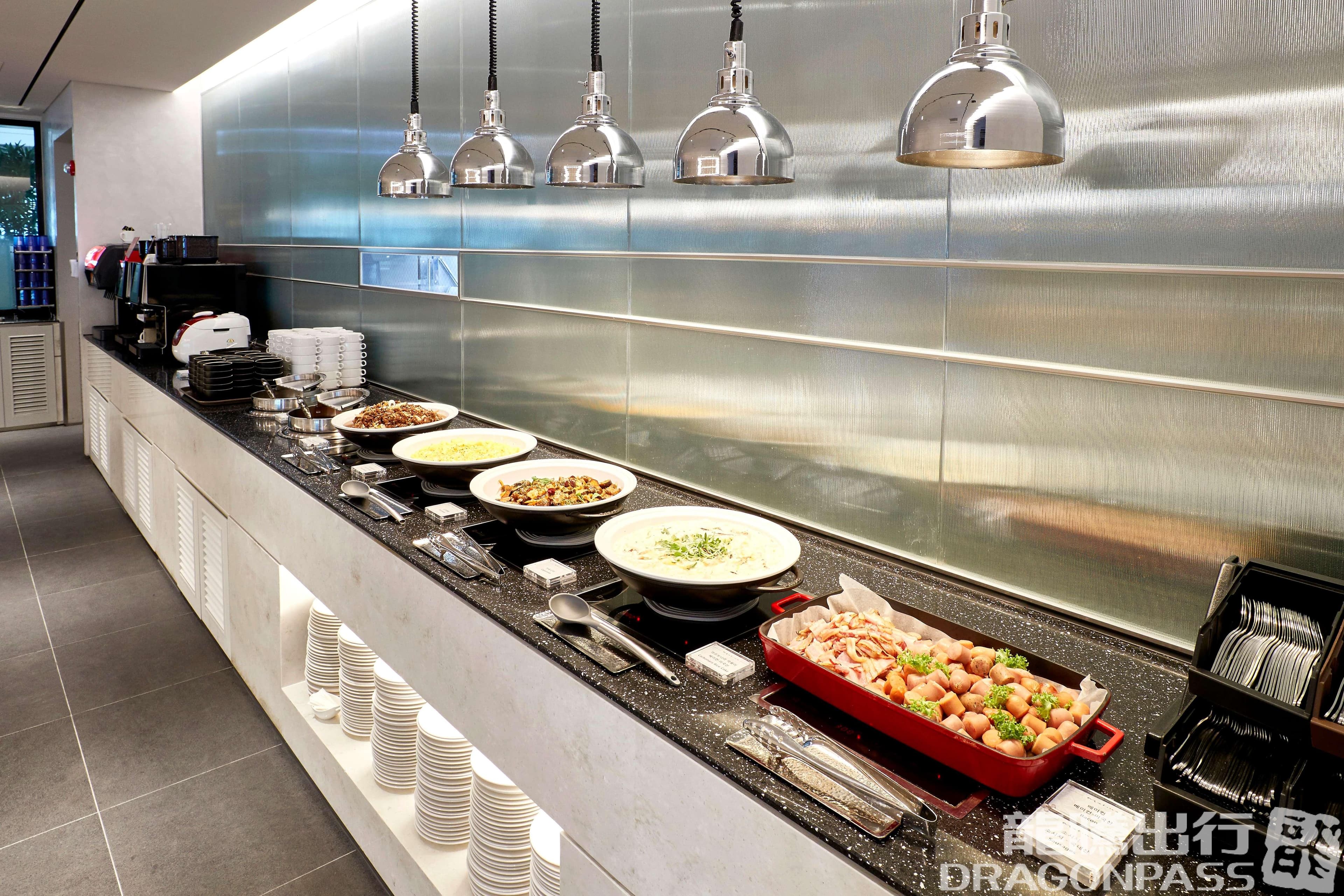 Matina Lounge (West Wing) - 3