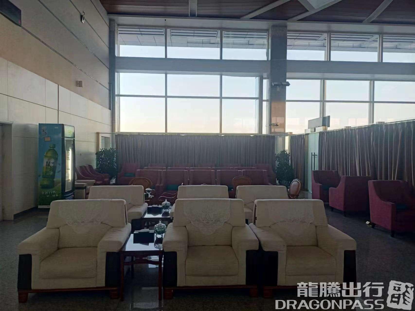 Two Cabins Gold and Silver Card Lounge (Domestic) - 4