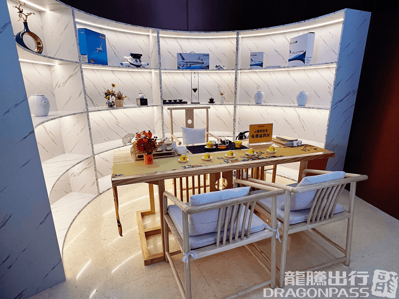 Southern Airline Golden/Sliver Card Member Lounge 3 - 4