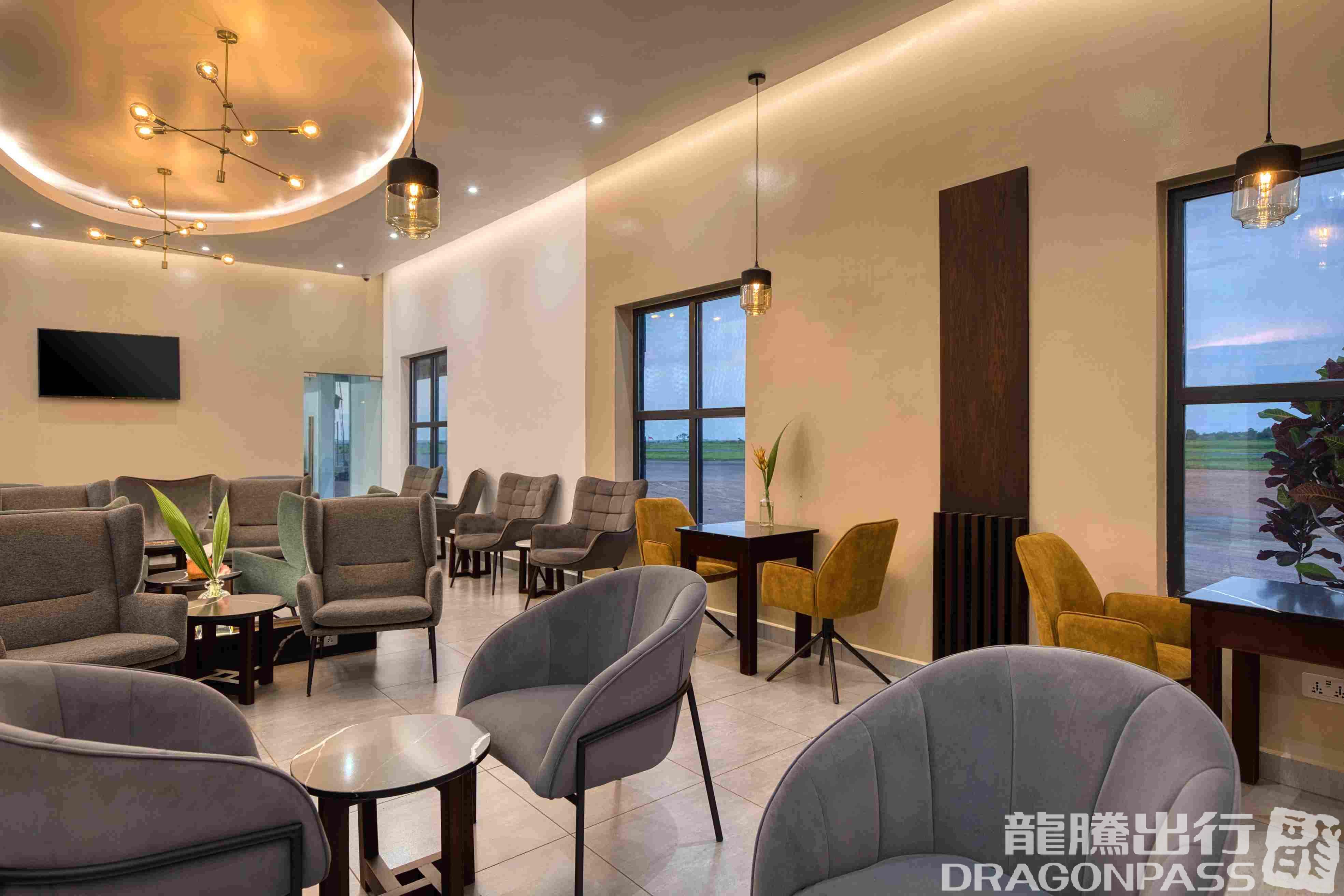Serengeti Lounge - 1