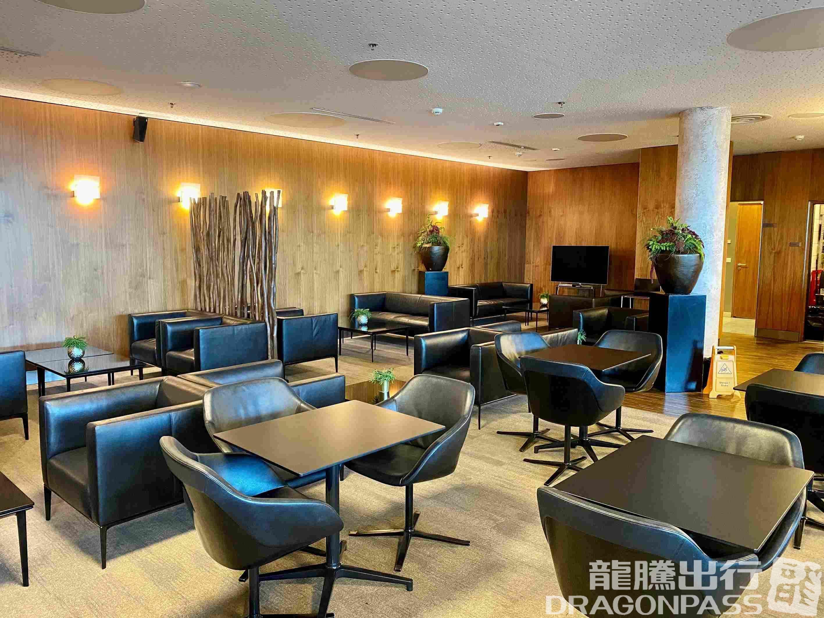 Executive Lounge - 3