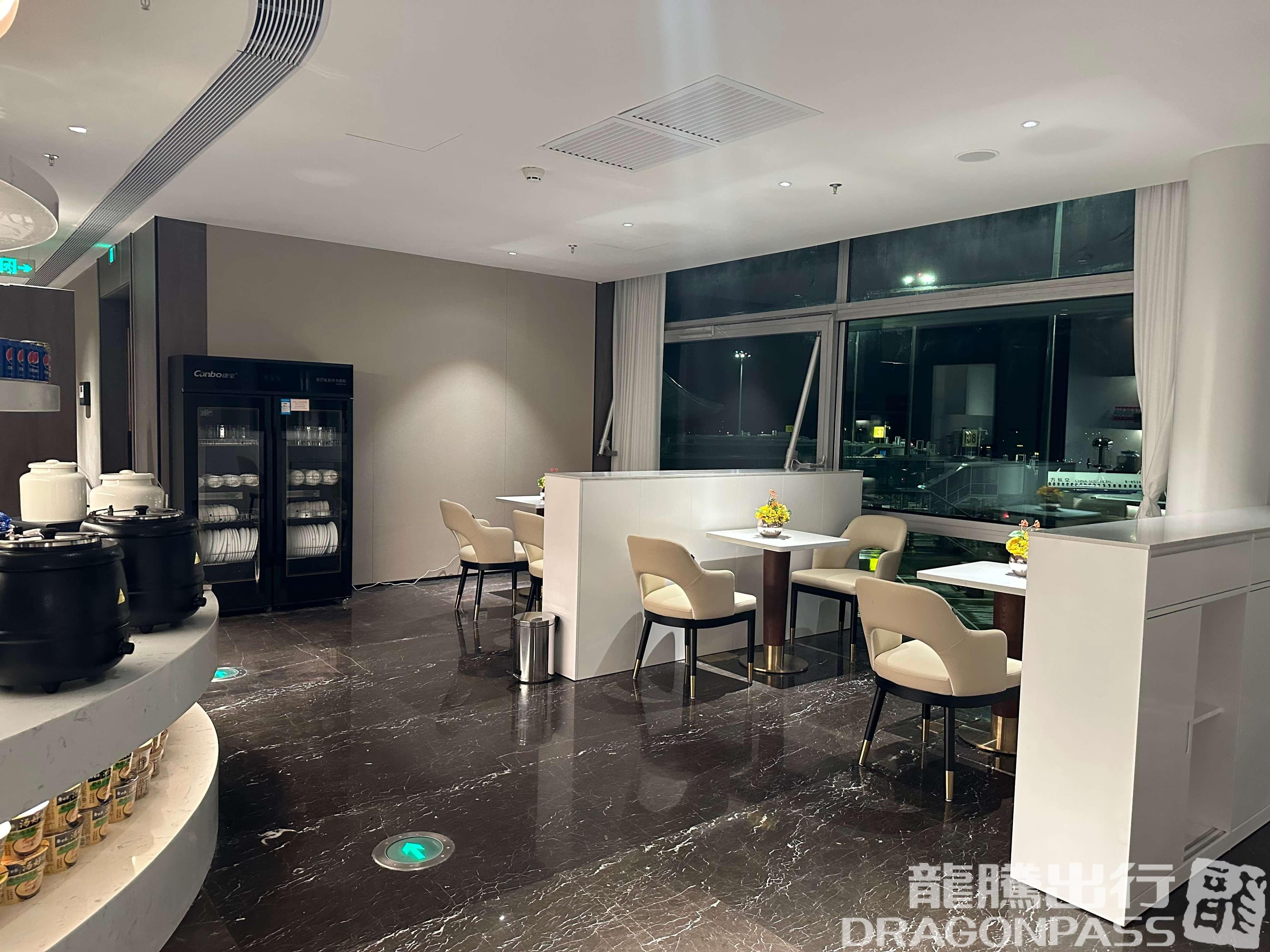 First Class Lounge - 3