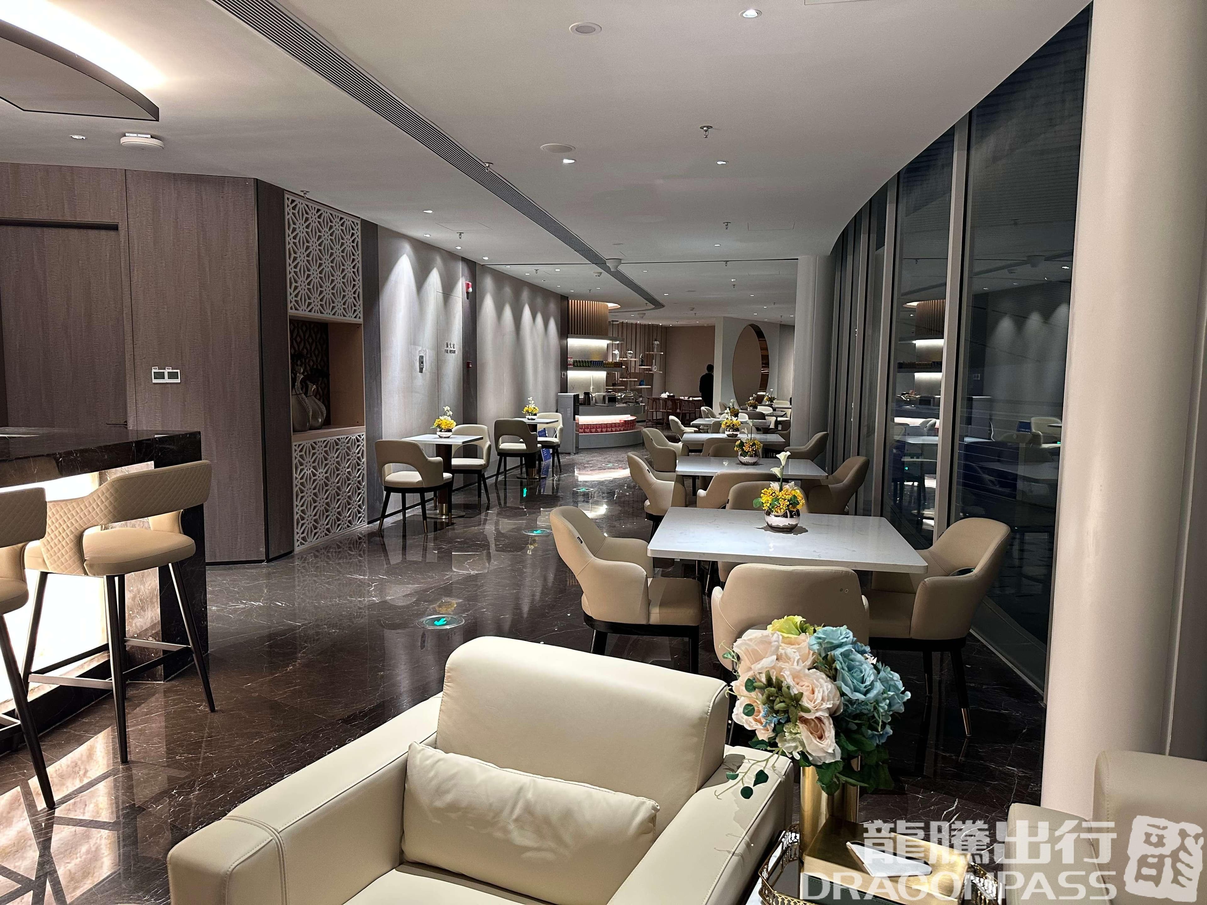 First Class Lounge - 4