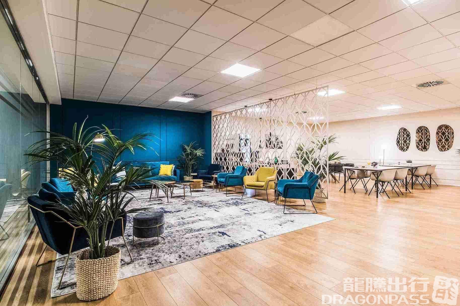 Sleep & Fly Business Center - 4