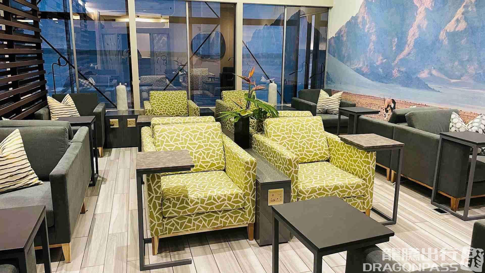 Paragon Premium Lounge - 1