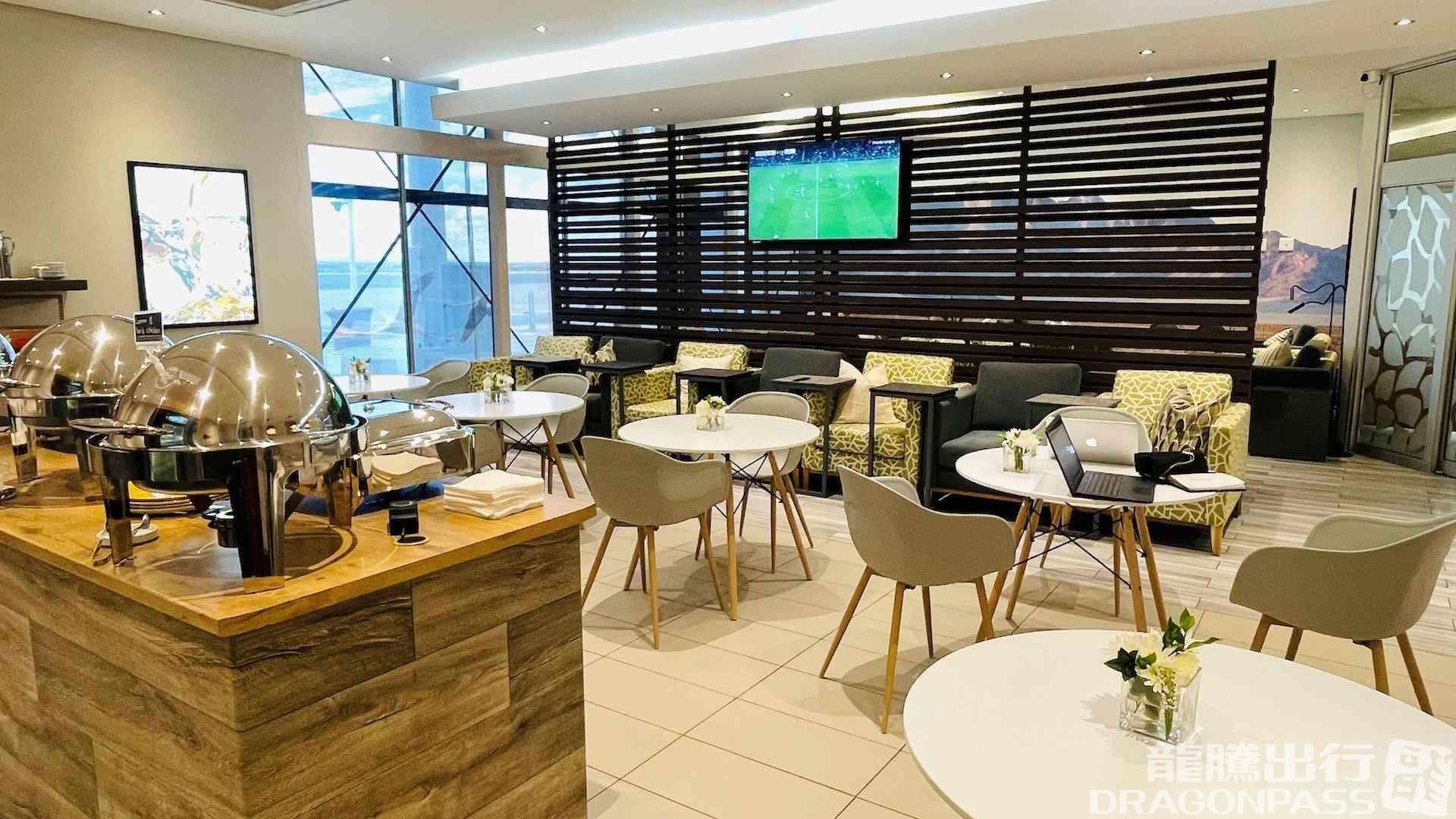 Paragon Premium Lounge - 2