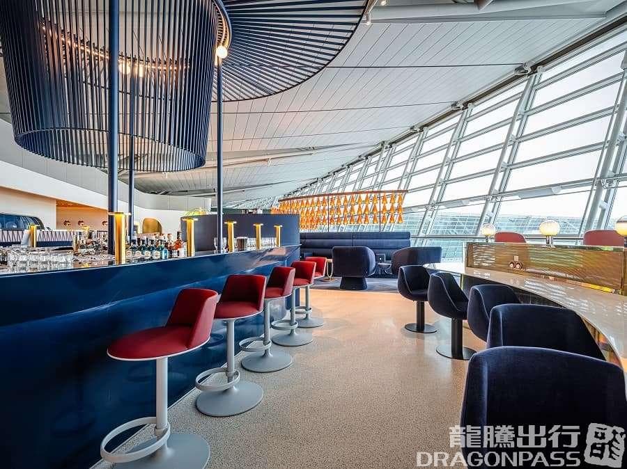 Oneworld Lounge (*Restrictions apply) - 4