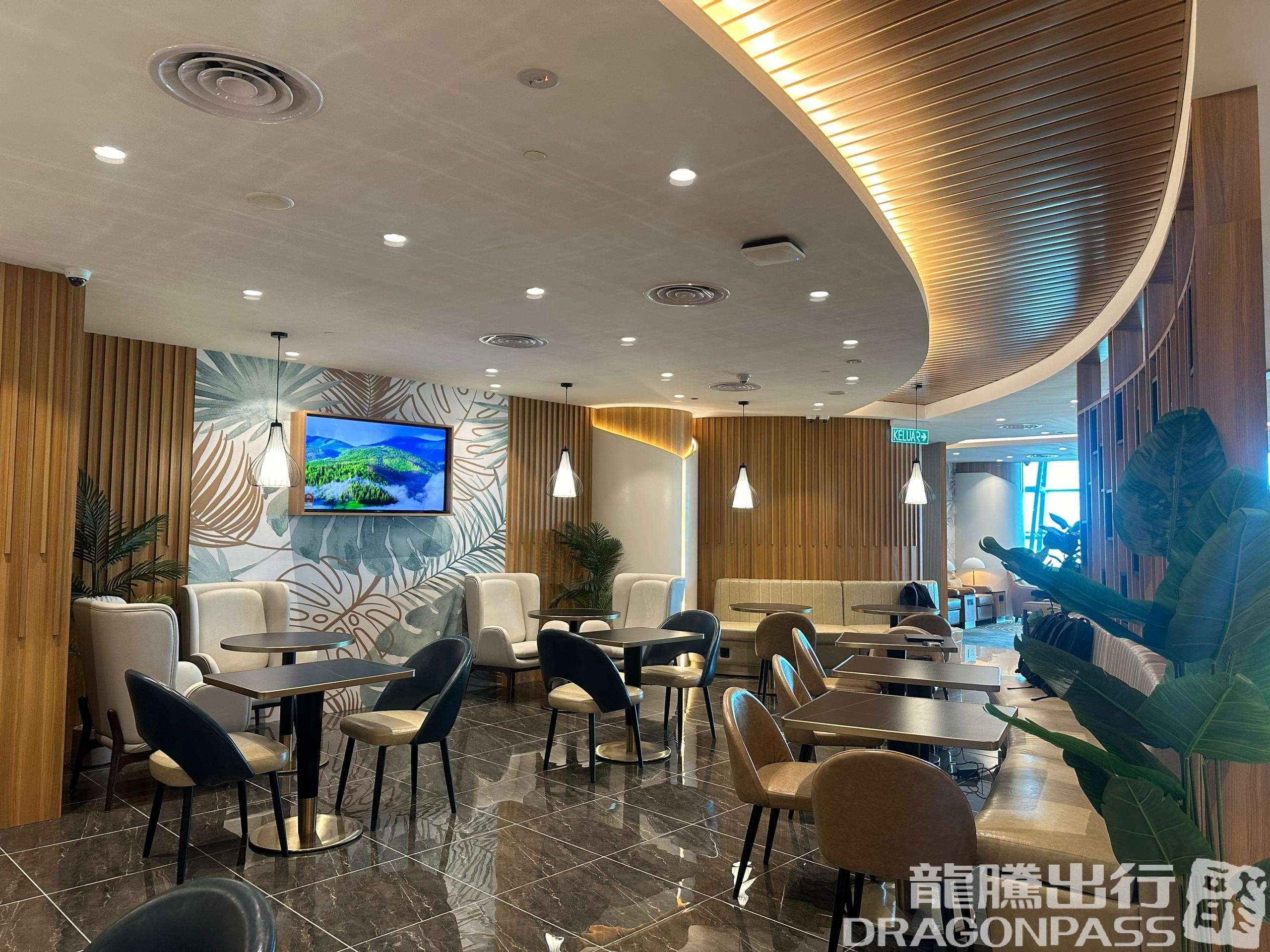 Travel Club Lounge and Bar - 4