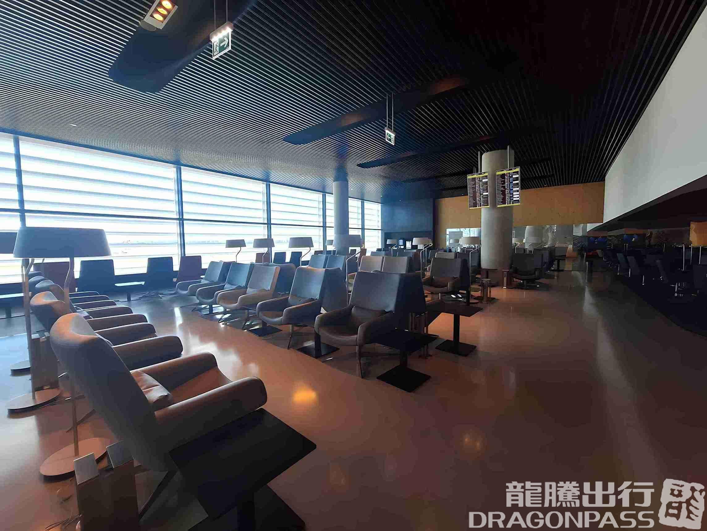 ANA Lounge - 1