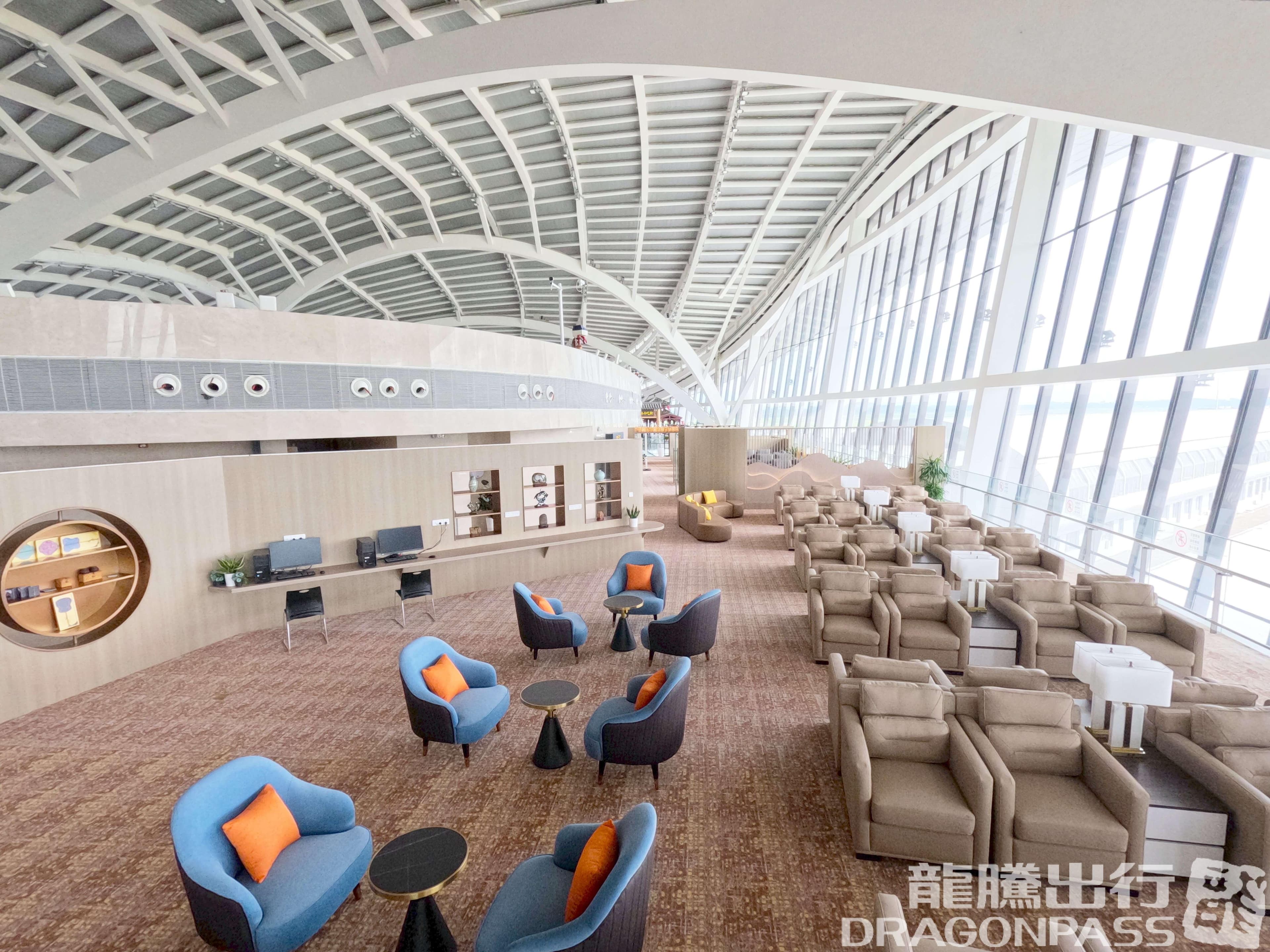 First Class/Business Class Lounge (Dom) - 4